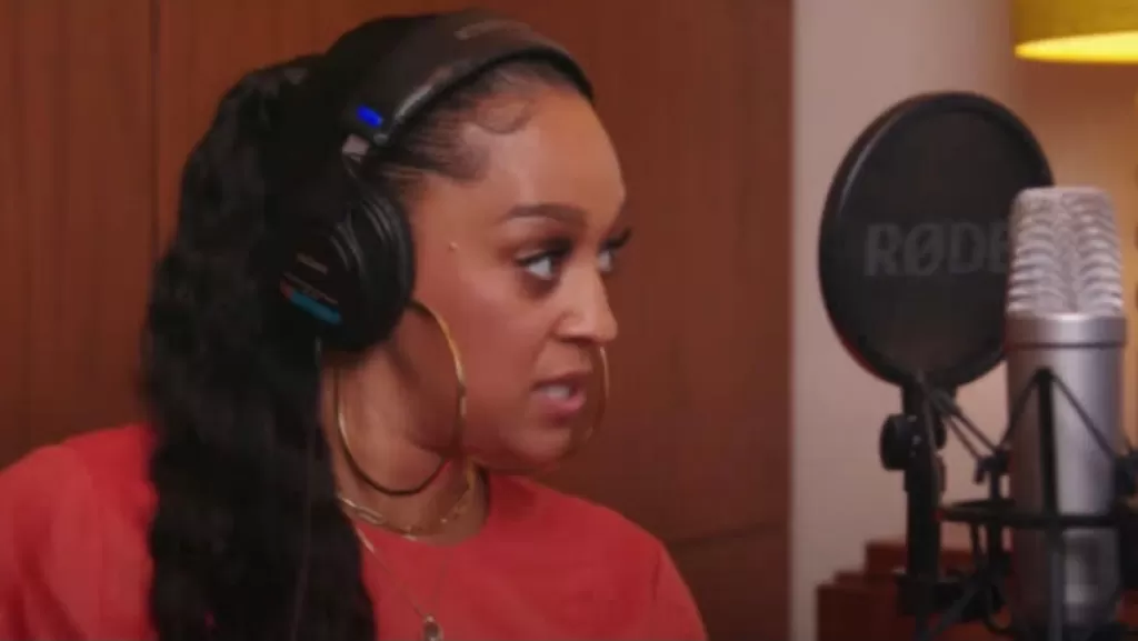 photo of tia mowry_png