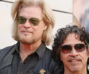 daryl hall gets restraining order against john oates in hall & oates legal battle_png