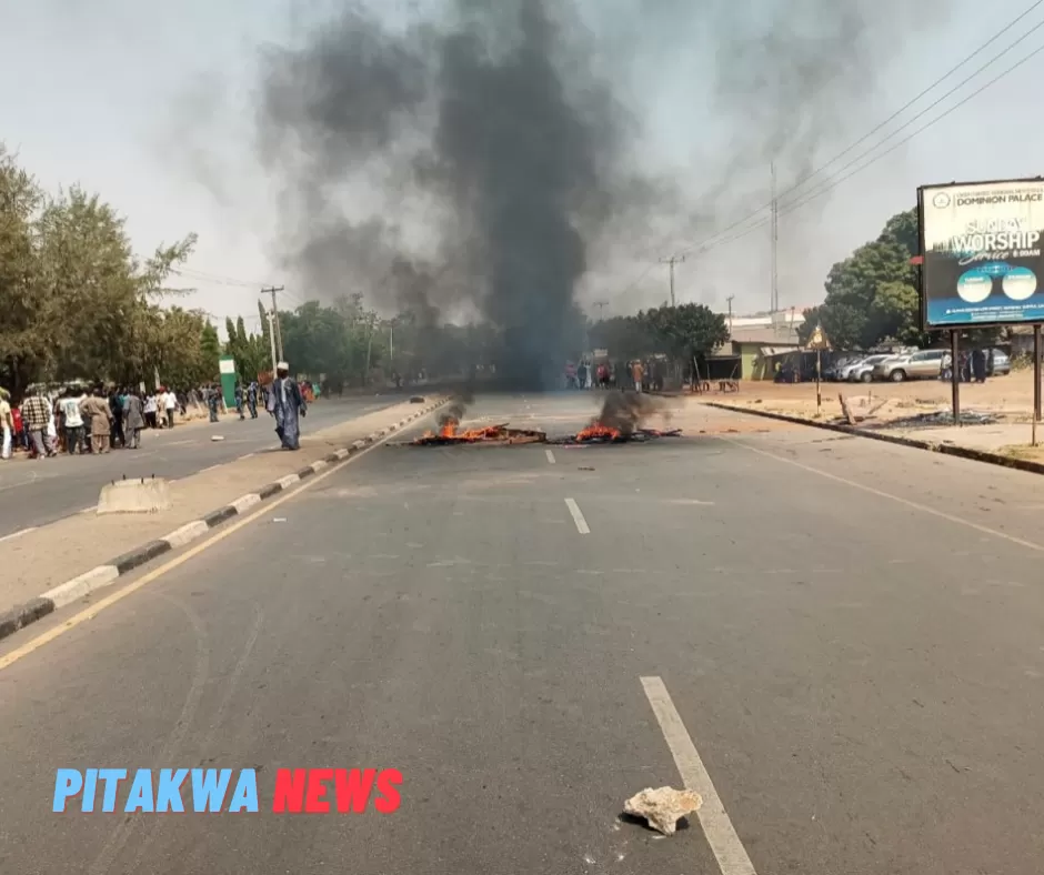 PDP Supporters Protest, Block Roads Over Supreme Court’s Verdict