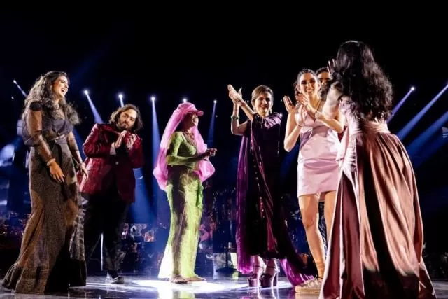 Rihanna performed a 90-minute set for lavish bash.