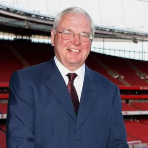 Arsenal Mourns Loss of Sir Chips Keswick at 85 2