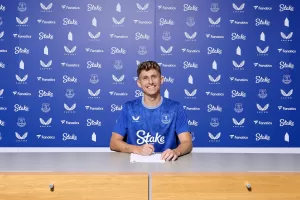 Jesper Lindstrøm signs in as new Everton player from Napoli.