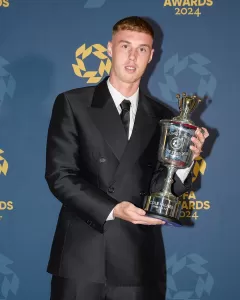 Cole Palmer Wins PFA Young Player of the Year.