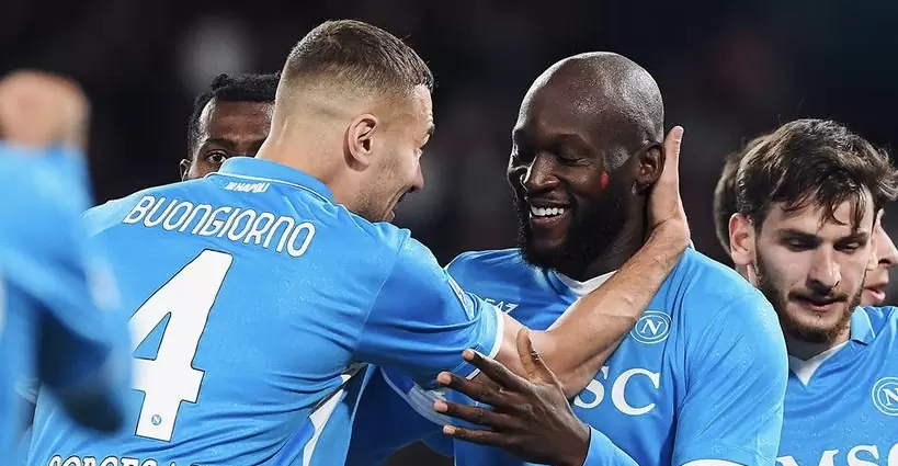 Napoli Beats Roma 1-0 to Stay Clear at the Top of the Table