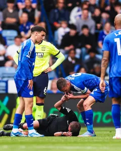 Jamie Vardy’s Whistle-Blowing Moment A Premier League Match Paused by Referee Injury